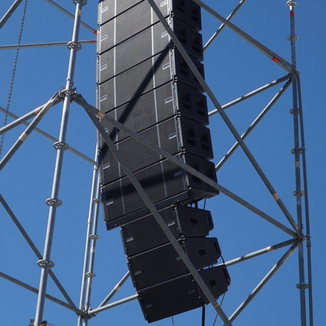 DB Technologies VIO L212 3-Way Powered Line Array Speaker DB Technologies VIO L212 3-Way Powered Line Array Speaker